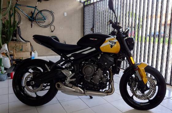 TRIUMPH TRIDENT 660 